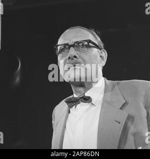 DAS Kommödchen (compagnie allemande de cabaret de Düsseldorf) aux Pays-Bas, Vielhaber (kop) Date: 26 mai 1966 mots clés: Cabaret, cabaret, cabarets, portraits Nom personnel: Vielhaber, Werner Banque D'Images
