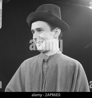 DAS Kommödchen (compagnie allemande de cabaret de Düsseldorf) aux Pays-Bas, Ernst H. Hilbich Date: 26 mai 1966 mots clés: Cabaret, cabaret, cabarets Nom personnel: Hilbich, Ernst H. Banque D'Images