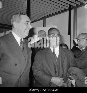 Arrivée dr. J. H. E. Ferrier, gouverneur du Suriname Schiphol. J. H. E. Ferrier Annotation: Le secrétaire d'État gauche M.J. Keyzer Date: 6 Mars 1968 Lieu: Noord-Holland, Schiphol Mots Clés: Arrivées, Gouverneurs Nom Personnel: Ferrier, Johan, Keyzer, M.j. (politicien) Banque D'Images