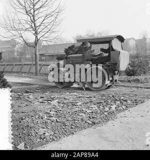 Blijdorp Rotterdam. Chemins de maintenance avec rouleau Date: 8 mai 1957 lieu: Rotterdam, Zuid-Holland mots clés: Pates, Rolling Nom de l'institution: Blijdorp Banque D'Images