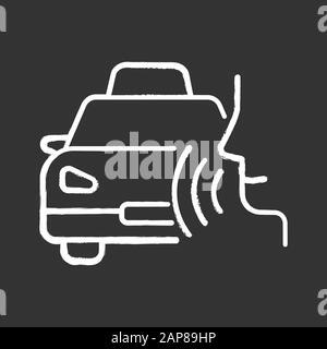 Icône craie d'appel de taxi. Idée de commande vocale de recherche de transport. Contrôle du son, ordre audio, conversation. Assistant virtuel intelligent. Service de livraison de voiture. Bas Illustration de Vecteur