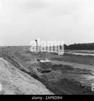 Construction, amélioration, routes, digues, bassins d'épargne, remblais Date : 1968 mots clés : construction, digues, bassins d'épargne, remblais, amélioration, routes Banque D'Images