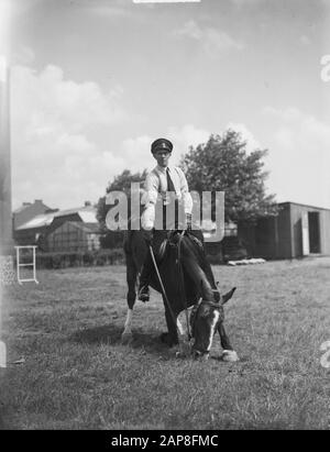 Bereden police Amsterdam 50 ans épreuves de dressage Date: 18 juin 1950 lieu: Amsterdam, Noord-Holland mots clés: Police, chevaux Banque D'Images