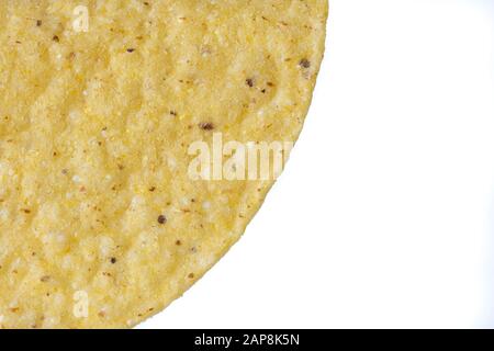 Macro image de l'arête une coque taco dure sur un fond blanc Banque D'Images