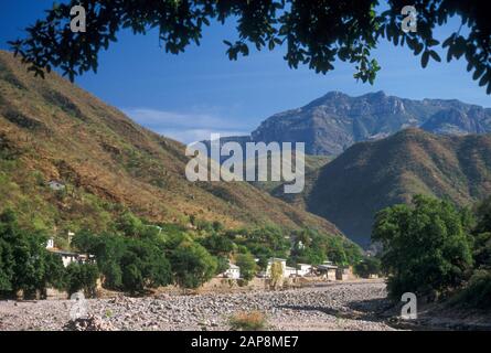 Le village de Batopilas se trouve au fond de la Barranca del Batopilas (canyon) dans l'État de Chihuahua, dans le nord-ouest du Mexique Banque D'Images