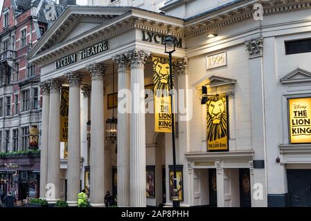 Londres, Royaume-Uni - 16 janvier 2020 : le devant du Lyceum Theatre accueille la comédie musicale Tina dans le West End de Londres Banque D'Images