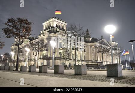 Reichtag à Berlin la nuit Banque D'Images