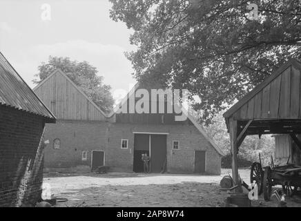 Ferme Judthhoeve sur la succession de Snippert près de Losser Annotation: De Judthhoeve est nommé d'après la fille de Helmich Benjamin Blijdenstein. Sous sa direction, le domaine a été construit avec la ferme, les champs et les prairies paysagers, sur des terres achetées par son père. Comme son père, Helmich Blijdenstein a joué un rôle important dans le Heide Maatschappij néerlandais. Date: Non daté lieu: Plus souple mots clés: Fermes, bâtiments Banque D'Images