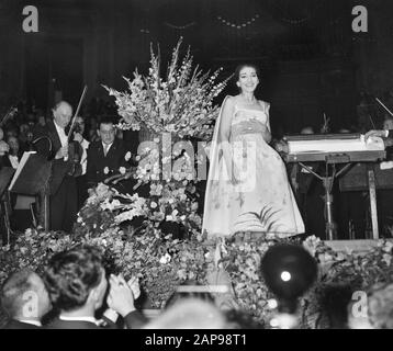 Concert de Maria Callas dans le Concertgebouw à Amsterdam, Maria Callas Merci pour les applaudissements Date: 11 juillet 1959 Banque D'Images