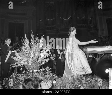 Concert de Maria Callas dans le Concertgebouw à Amsterdam, Maria Callas Merci pour les applaudissements Date: 11 juillet 1959 Banque D'Images