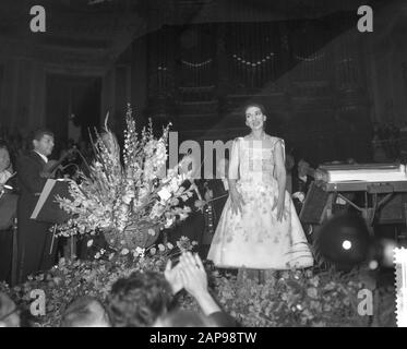 Concert de Maria Callas dans le Concertgebouw à Amsterdam, Maria Callas Merci pour les applaudissements Date: 11 juillet 1959 Banque D'Images