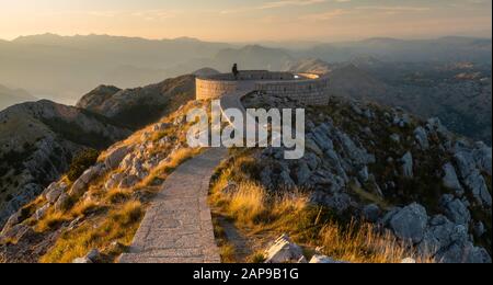 Lookout dans le parc national de Lovcen au Monténégro. Mausolée de Petar II Petrovic-Niegosz Banque D'Images