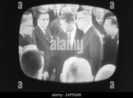 Visite de John F. Kennedy à Paris (enregistrement de la télévision) Date: 31 mai 1961 lieu: Amérique, France, Paris mots clés: Visites, présidents Nom personnel: Gaulle Charles de, Kennedy John F Banque D'Images