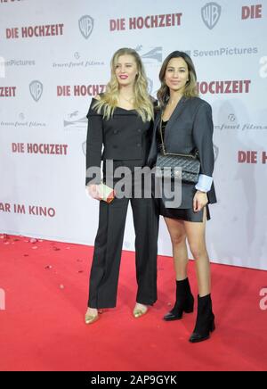 Luna Schweiger,Gizem Emre bei der Weltstefer des Kinofilms 'Die HOCHZEIT' im Zoo-Palast à Berlin, 21:00. Janvier 2020 Banque D'Images