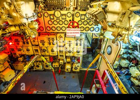 San Diego, Navy Pier, Californie, États-Unis - 1 août 2018: Salle de machines du CCCP Soviet Submarine B-39 à San Diego. Véhicule naval historique de l'URSS Banque D'Images