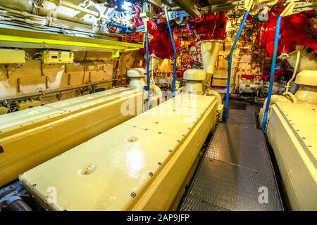 San Diego, Navy Pier, Californie, États-Unis - 1 août 2018 : salle des moteurs diesel-électriques du sous-marin soviétique du CCCP B-39 à San Diego. Avec mesure Banque D'Images