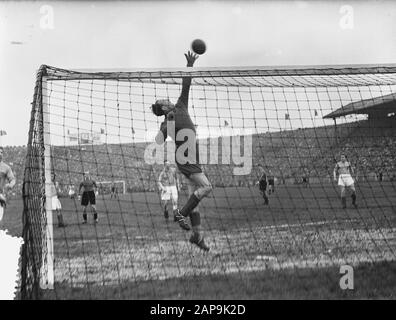 Belgique V Hollande 4-0 Anvers Date : 4 Avril 1954 Lieu : Anvers, Belgique, Pays-Bas Banque D'Images