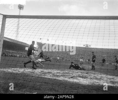 Belgique contre Pays-Bas 3-1 moment du jeu Date: 1 avril 1962 mots clés: Sport, football Banque D'Images