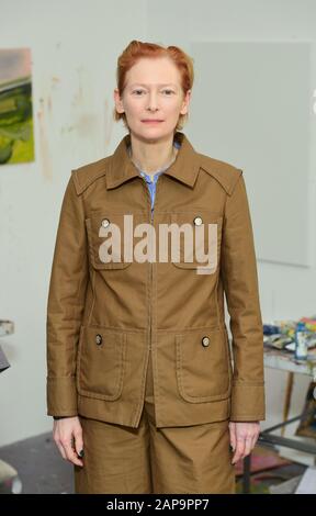 Tilda Swinton aide à lancer la conférence de presse du Fonds d'art à la Slade School of Fine Art, Londres. Banque D'Images