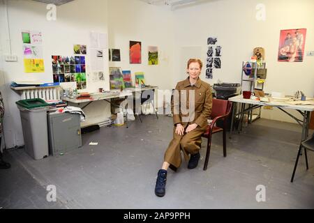 Tilda Swinton aide à lancer la conférence de presse du Fonds d'art à la Slade School of Fine Art, Londres. Banque D'Images