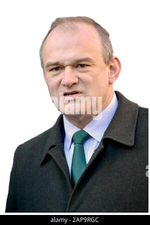 Ed Davey MP (LibDem : Kingston et Surbiton) sur College Green, Westminster, pour discuter le vote de confiance à Theresa peut pour la direction de la conser Banque D'Images