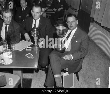 Réunion générale Royal Dutch Baseball bon à Tivoli à Utrecht, prix de championnat décernés à Sparta 1 et Sparta 2 Date: 27 février 1965 lieu: Utrecht mots clés: Réunions, champions, prix Nom de l'institution: Tivoli Banque D'Images