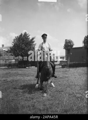 Bereden police Amsterdam 50 ans épreuves de dressage Date: 18 juin 1950 lieu: Amsterdam, Noord-Holland mots clés: Police, chevaux Banque D'Images