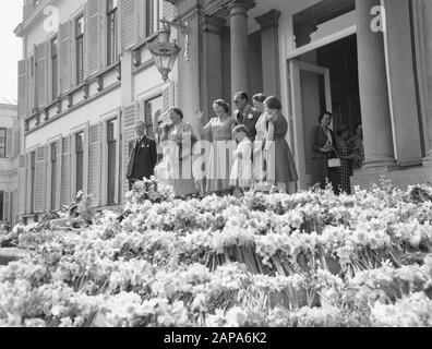 Bloemendefile Paleis Soestdijk Date: 30 Avril 1955 Mots Clés: Fichiers Floraux Nom De L'Institution: Palace Soestdijk Banque D'Images