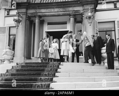 Bloemendefile Paleis Soestdijk Date: 30 Avril 1955 Mots Clés: Fichiers Floraux Nom De L'Institution: Palace Soestdijk Banque D'Images