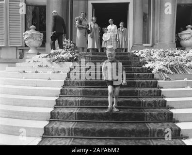 Bloemendefile Paleis Soestdijk Date: 30 Avril 1955 Mots Clés: Fichiers Floraux Nom De L'Institution: Palace Soestdijk Banque D'Images