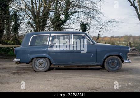 RAF Liveried 1960 Standard Ensign Estate voiture de wagon classique de la gare britannique Banque D'Images