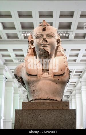 Londres, Grande-Bretagne - 28 Septembre 2019 : Sculpture Égyptienne Au British Museum Banque D'Images