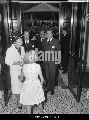 Visitez la princesse Beatrix et Claus à Leeuwarden Date : 7 septembre 1965 lieu : Frise, Leeuwarden mots clés : visites Nom personnel : Beatrix, princesse, Claus, prince Banque D'Images