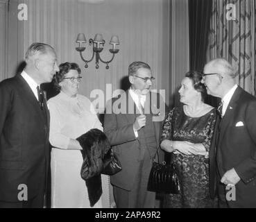 Célébration du dixième anniversaire de la Société néerlandaise des maires au Kurhaus de Scheveningen Description: Maires, anniversaires Date: 14 octobre 1965 lieu: Scheveningen, Zuid-Holland mots clés : maires, anniversaires Nom de l'institution: Kurhaus Banque D'Images