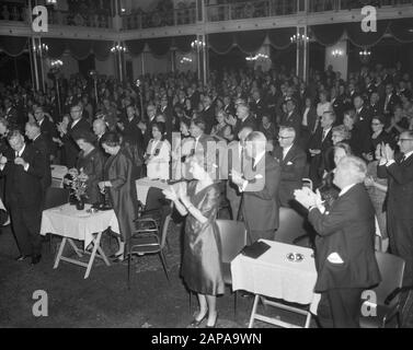 Célébration du dixième anniversaire de la Société néerlandaise des maires au Kurhaus de Scheveningen Description: Entreprise d'applet Date: 14 octobre 1965 lieu: Scheveningen, Zuid-Holland mots clés: Maires, anniversaires Nom de l'institution: Kurhaus Banque D'Images