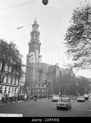 Palais sur le Dam et le Westerkerk à Amsterdam Description: De Westerkerk Date: 9 novembre 1965 lieu: Amsterdam, Noord-Holland mots clés: Architecture, bâtiments d'église, sculptures de ville, tours Nom de l'institution: Westerkerk Banque D'Images