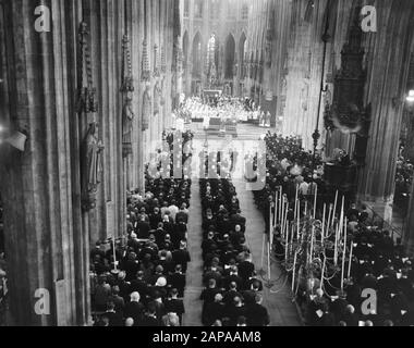 directeur des funérailles. Bekkers, vue d'ensemble dans le St. Jan Datum: 14 mai 1966 lieu: Den Bosch mots clés: Funérailles, églises Nom personnel: Bekkers, W.M. Nom De L'Institution: Sint-Janskedraal Banque D'Images