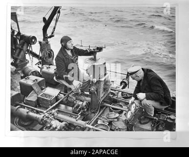 Marine [Marine] Anefo London Series Description: À bord d'un croiseur néerlandais dans le sud-ouest de l'océan Pacifique. Contrôle du lanceur torpille Date: 1940-1945 mots clés: Équipage, marine, navires de guerre, seconde Guerre mondiale Banque D'Images