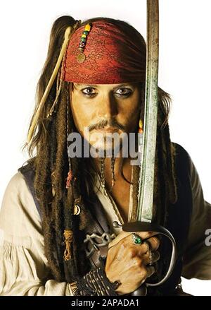 Pirates DES CARAÏBES: La MALÉDICTION du film DE BUENA Vista DE BLACK PEARL 2003 avec Johnny Depp Banque D'Images