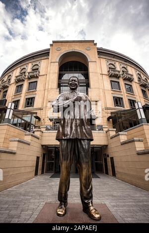 Statue De Nelson Mandela Sur La Place Nelson Mandela, Dans La Ville De Sandton Banque D'Images