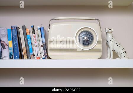 radio de brousse vintage dans l'intérieur de la maison Banque D'Images