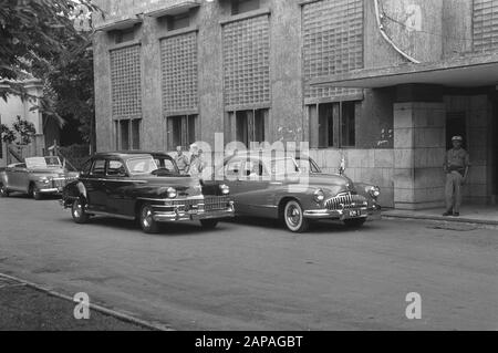 Batavia le premier jour de la 2ème action de police Description: Batavia. Alors que les voitures des généraux sont en stationnement, le progrès de l'avance est suivi des rapports reçus Date: 19 décembre 1948 lieu: Batavia, Indonésie, Java, Hollandais East Indies Banque D'Images