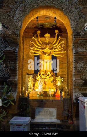 Intérieur du Temple Wat Lok Moli chiang Mai chiangmai Thaïlande Thai Banque D'Images