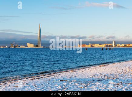 Vue vers le centre Lakhta, le plus haut bâtiment de Russie et d'Europe, et le 16ème plus haut bâtiment du monde, Saint-Pétersbourg, Russie Banque D'Images