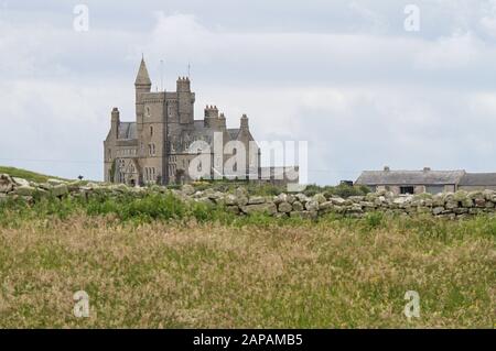 Site touristique château Irlande, Classiebawn château ancienne maison de Mountbatten, un château de style baronial victorien à Mullaghmore Head, comté de Sligo côte. Banque D'Images