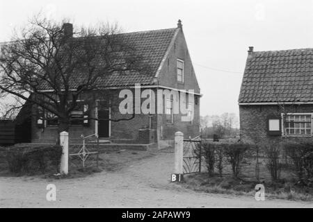 Points fixes Cultuurtechnische dienst Description: Ferme à Baarland (swailverland Ellewoutsdijk) Annotation: B-1. Mots clés : consolidation des terres, ajustements des eaux de terrain Banque D'Images
