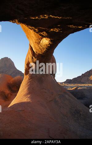 pont de pierre spitzkoppe namibie Banque D'Images