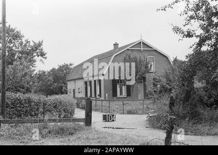 Points fixes Cultuurtechnische dienst Description: Ferme près de Lienden (division terrestre Echteld-Lienden) Annotation: L-104. Mots clés : consolidation des terres, ajustements des eaux de terrain Banque D'Images