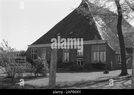 Points fixes Cultuurtechnische dienst Description: Ferme près de Hindeloopen (swailverland Stavoren-Noordermeerpolder) Annotation: H-1. Hindeloopen mots clés : consolidation des terres, réglages des eaux de terrain Banque D'Images
