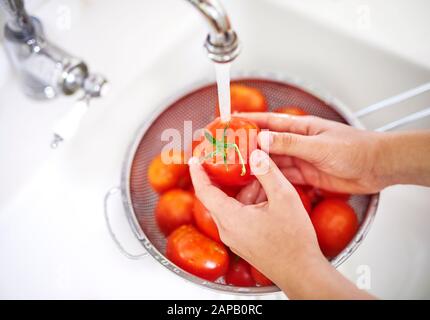 Vue de dessus des tomates lavées Banque D'Images